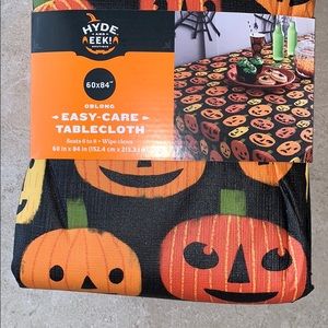 Hyde and eek easy care tablecloth